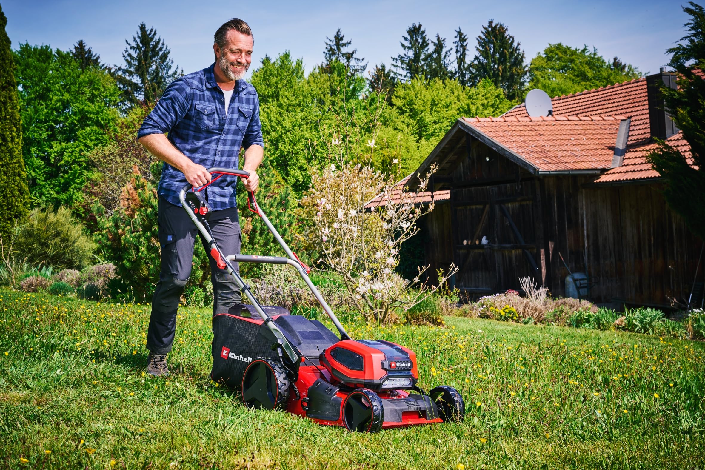 Einhell Akku-Rasenmäher GP-CM 36/47 S Li BL Kit (36 V, 47 cm, bis 700 m², Brushless, 65 L Fangkorb, Radantrieb, inkl. 4x 4,0 Ah Akkus & 2x Twincharger)